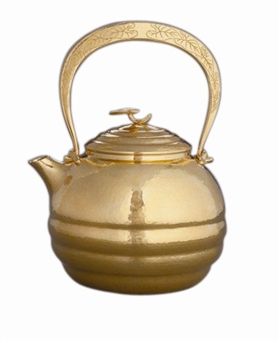 竹影堂荣真造一叶摘纯金壶，北京匡时2013春拍，成交价115万元