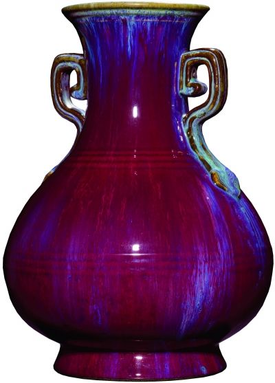 清雍正窑变釉三弦纹双耳壶（香港佳士得供图）