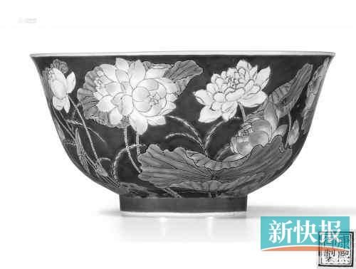 清康熙御制胭脂红地珐琅彩莲花图盌香港苏富比2013春拍成交价7404万港元