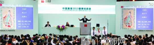 中国嘉德2013春拍现场，堪称张大千一生中最重要的工笔仕女作品《红拂女》作为全场焦点，以950万起拍，随后买家直接叫价至3000万，经过数轮激烈竞价，最终以7130万成交。