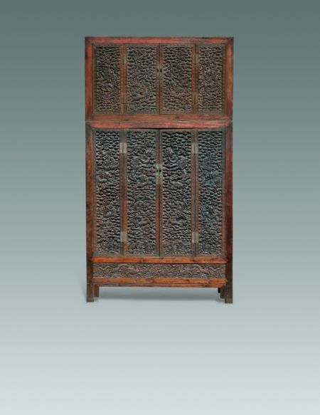 清 金丝楠木龙纹顶箱柜 302.4万元2010年嘉德四季第22期