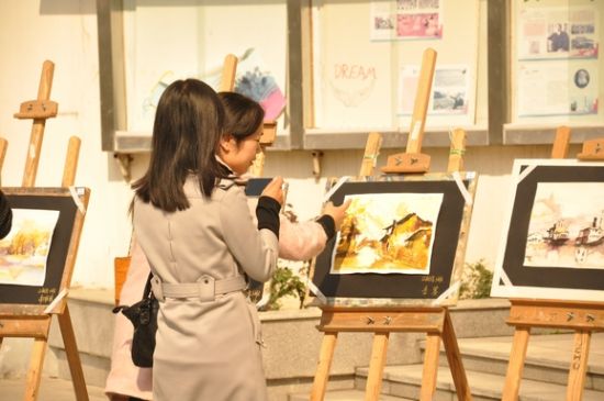 面临沉寂的中端当代艺术市场