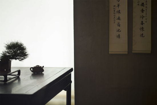 顾景舟制吴湖帆书江寒汀画大石瓢壶