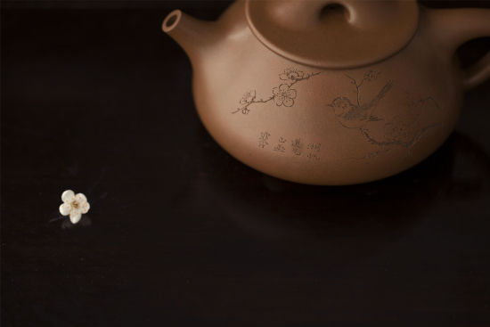 顾景舟制吴湖帆书江寒汀画大石瓢壶