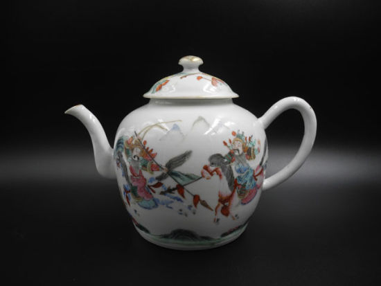 【清咸丰 粉彩通景刀马人物纹壶】 