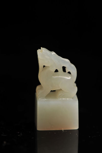 清 和田白玉龙钮闲章