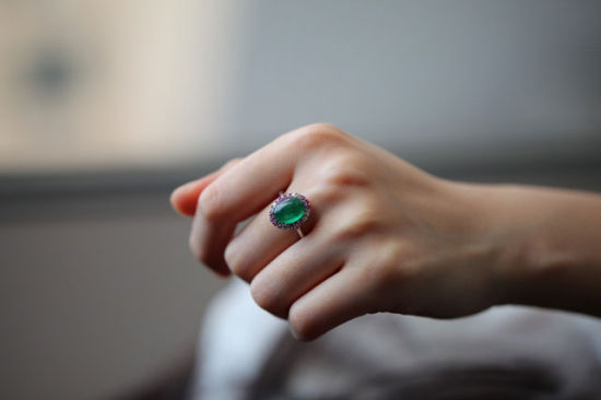 图9【现代 蛋面祖母绿戒指】