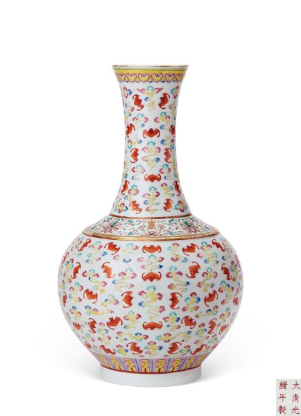 清光绪？粉彩百蝠赏瓶