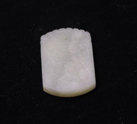 白玉童子戏牛牌(拍品编号：L83)