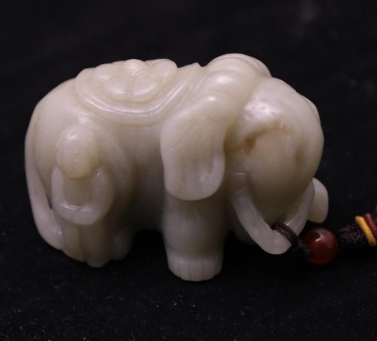 白玉太平有象把件(拍品编号：L84)