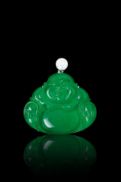 　　缅甸天然翡翠弥勒佛吊坠 　　配以钻石 镶18K金 　　尺寸：41.26mm×34.85mm×6.58mm