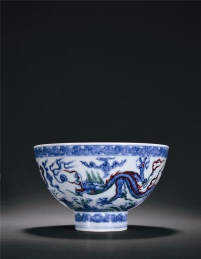 明正德 御窑斗彩飞龙内暗刻云龙纹高足碗 尺寸：D 16.5cm 款识：正德年制 来源：日本京都重要私人珍藏