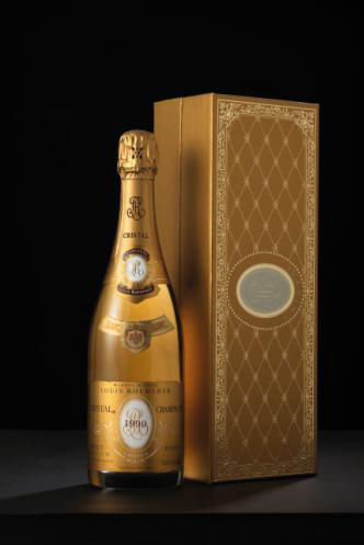 拍品编号306,1990年Louis Roederer Cristal，估价：港元30000至45000，共6瓶1.5升装及拍品编号307,1990年年Louis Roederer Cristal,估价：港元30000至45000，共12瓶