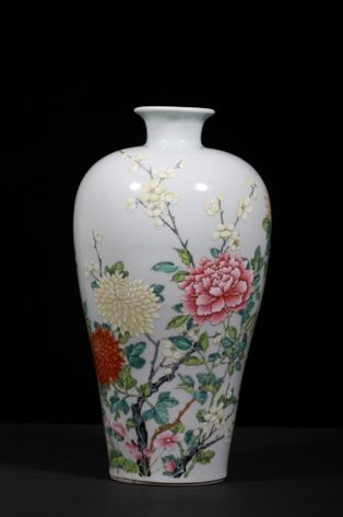 清雍正 粉彩花卉纹梅瓶 瓷 直径：26.5cm