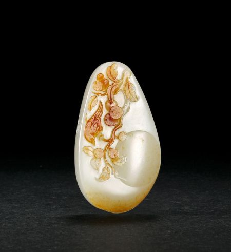 8392王如东 和田玉籽料喜事连连挂件 　　尺寸：5.5×3.1×1.2cm 41g 　　成交价：52000.00