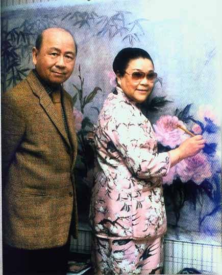 费成武先生和夫人张蒨英在英国伦敦创作壁画