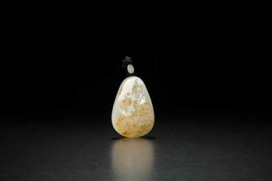 叶清 和田玉籽料冠上加冠牌 5.7x3.9x1.2com  49.6g  无底价