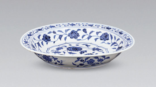 明永乐 青花缠枝花卉纹大盘