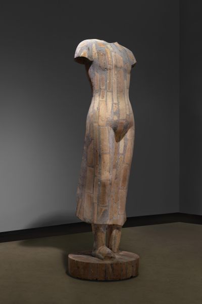 戴耘 永远的北朝 红砖雕塑 200×70×60cm 2012年 RMB：900,000-1,200,000