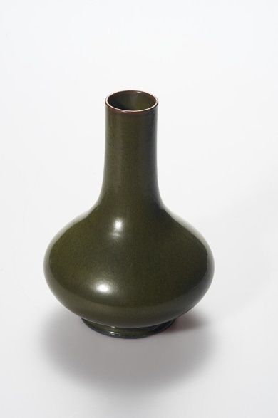 清乾隆 茶叶末釉荸荠瓶