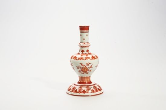 清 矾红彩折枝蕃莲纹甘露瓶 