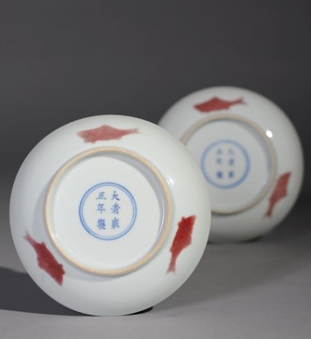 清雍正 釉里红三鱼盘(一对)