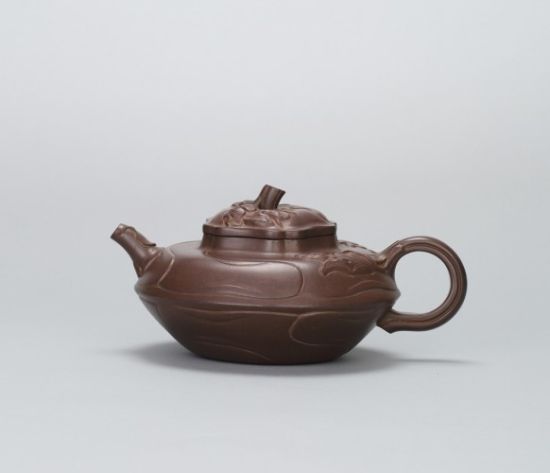 清 陈伯芳 风卷葵壶 L:18.5cm H:8.5cm C:500ml