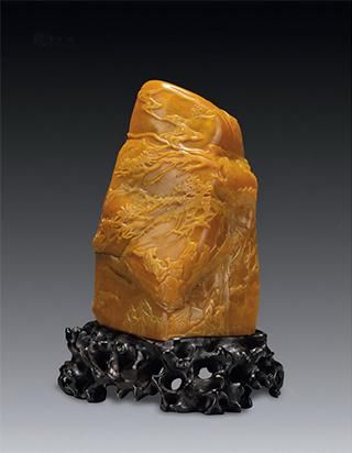 田黄高士图薄意方印 　重量：349g 　RMB：5,000,000 ~ 8,000,000