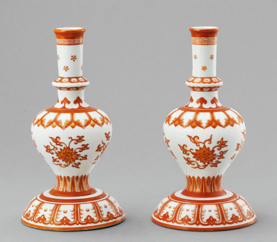 清乾隆梵红彩花卉藏草瓶(二件)