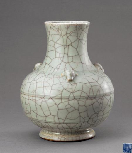 清乾隆 官釉三牺尊“大清乾隆年製”篆书款 H29.5cm 