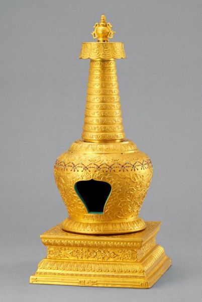 清乾隆 金彩佛塔  H 43 cm