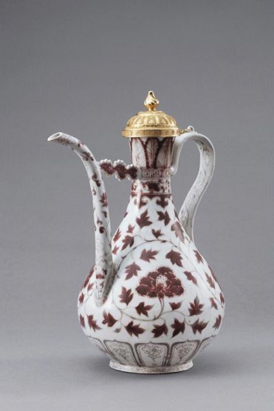 明洪武 釉里红缠枝花卉执壶  H 33 cm