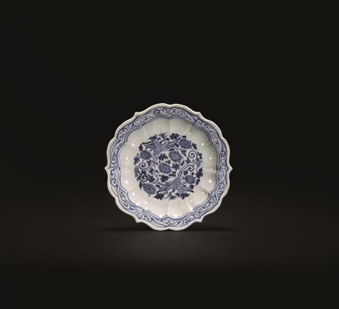 元 青花双凤纹折沿菱花口卧足盘 17.8 cm