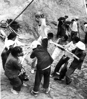 1958年“九兰”打夯实景