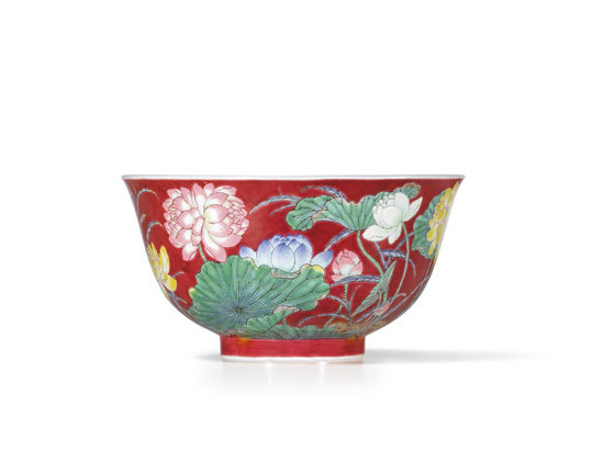 清康熙胭脂红地珐琅彩莲花图盌