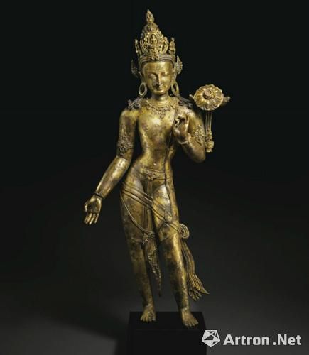 尼泊尔十三世纪鎏金铜观音立像，成交价822.9万美元
