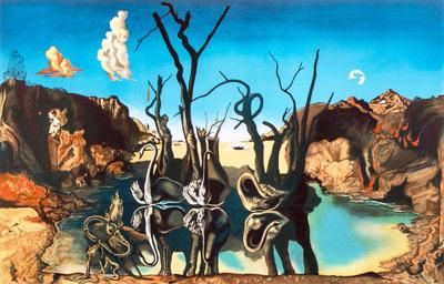 达利的作品《《天鹅倒映大象(EA)》(藏品编号：171807002)将绘画融入立体臆想世界当中，令观者遨游于缤纷炫目的奇妙艺术世界。