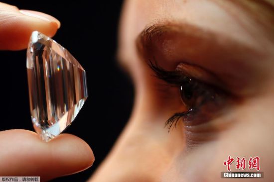 100克拉钻石现身伦敦 预计售价1.56亿人民币