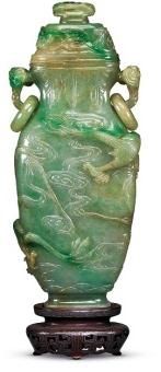 晚清 御制翠玉雕苍龙教子盖瓶 高18.5 公分 HK$4,000,000-6,000,000