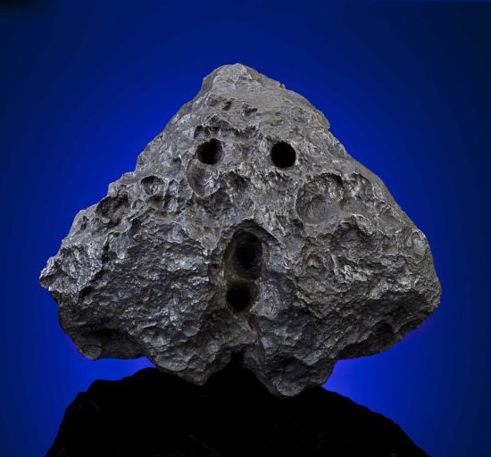 2007年发现于摩洛哥的一块铁陨石，起拍价为6.5万美元。