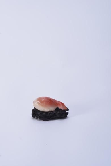清 南红玛瑙金鱼形鼻烟壶尺寸：H 7.5 cm 