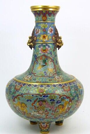 中国古代青铜色景泰蓝狮子双耳三足瓶