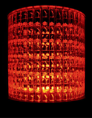 许仲敏 气泡传递 机械装置 ［水晶，LED灯，机械传动] (D) 136 × (H) 208 cm 2013年