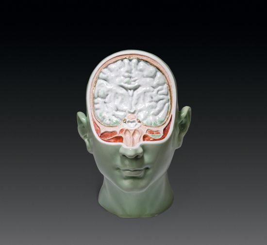 冯峰 无名肖像之三(被分解的整体系列作品之012)釉瓷雕塑 20×23×29cm 2009年 RMB:100,000-150,000