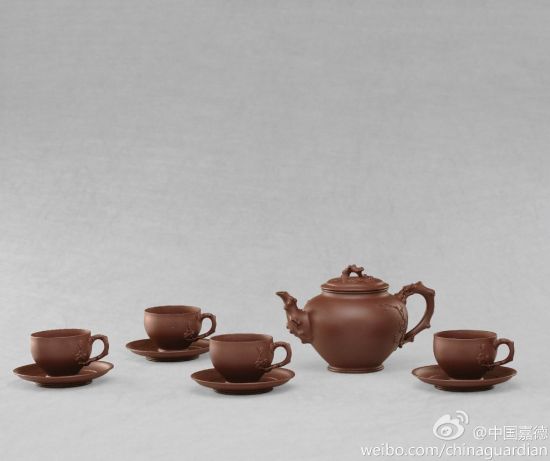 顾景舟制的九头咏梅茶具 图片来源于@中国嘉德 官方微博 新浪收藏配图