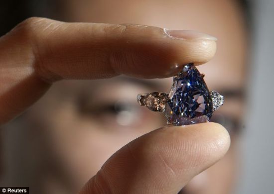 世界最大鲜彩蓝钻1.5亿元成交