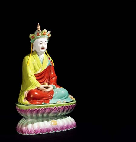 清乾隆 粉彩雕瓷地藏菩萨像