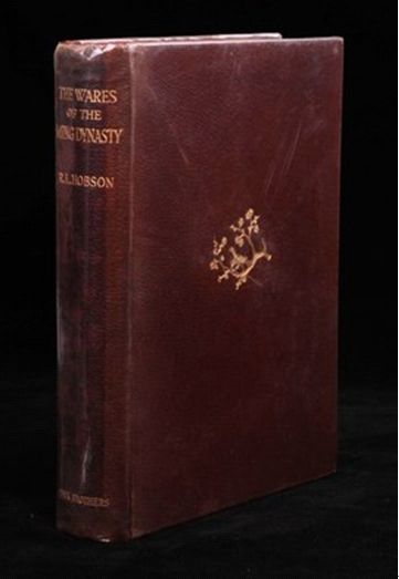  140401010号霍布森限量签名本《明代陶瓷》精装一册，霍布森，是世界顶尖级瓷器收藏家，发现元青花的第一人，是书为20世纪研究中国明代陶瓷最为经典之作，同时也是霍布森最为知名专著，其限量签名本可见其珍贵。