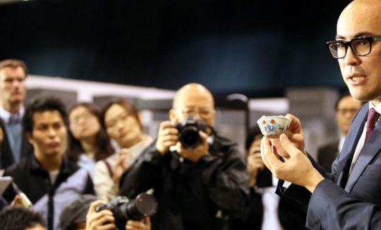 　今年香港春拍，拍出2.81亿港元的明成化斗彩鸡缸杯无疑是焦点中的焦点