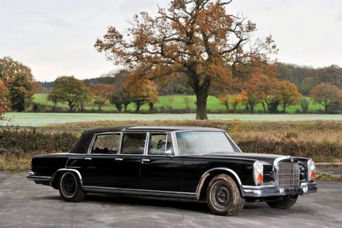 奔驰稀有古董车被弃30年 仍以443万元高价拍卖